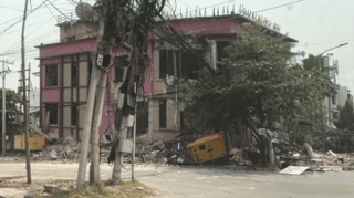 Earthquake_Damage_Mandalay,_2025_(cropped) by Feiza via Wikimedia Commons